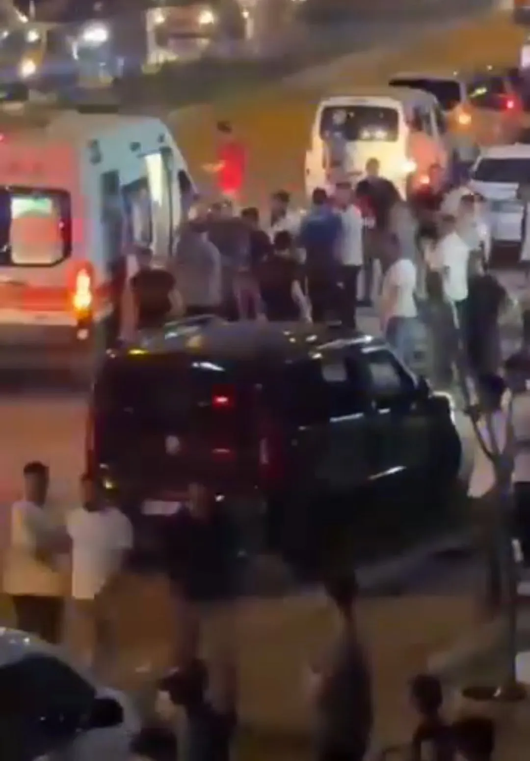 Silopi İpekyolu Caddesi’nde alacak kavgası kameraya yansıdı