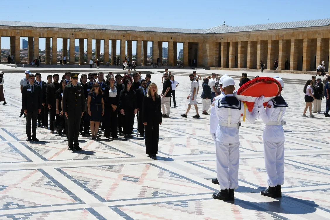 TİKAV bursiyerleri Ankara’da Ata’nın huzuruna çıktı