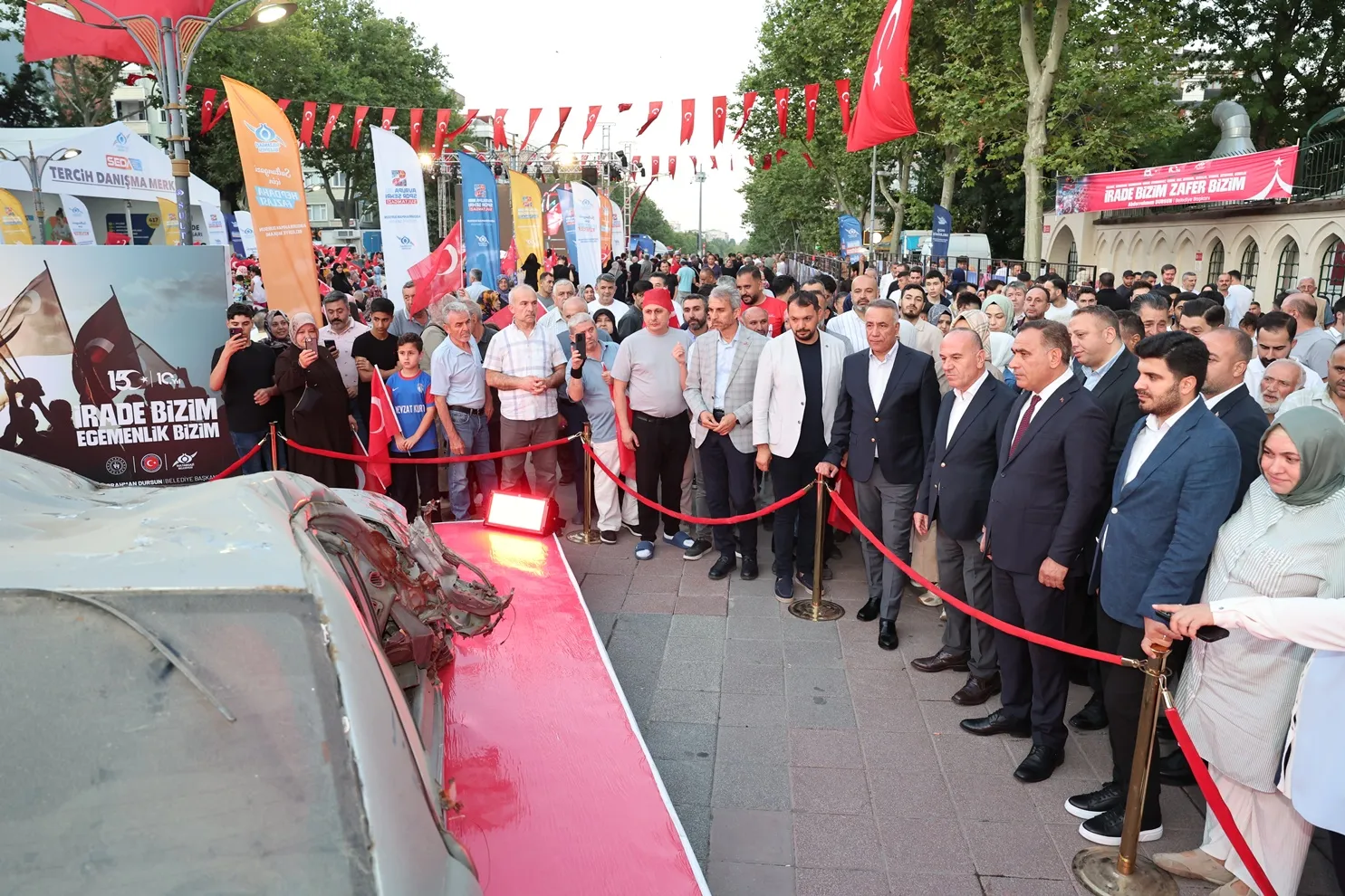 Sultangazi 15 Temmuz şehitlerini meydanlarda andı