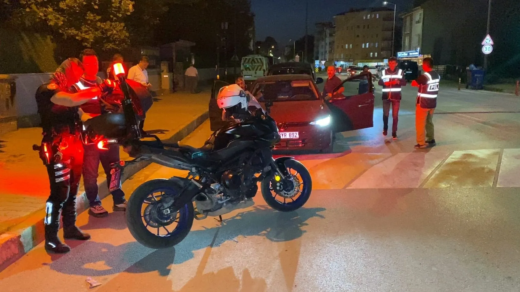 İnegöl sokaklarında geniş çaplı asayiş operasyonu