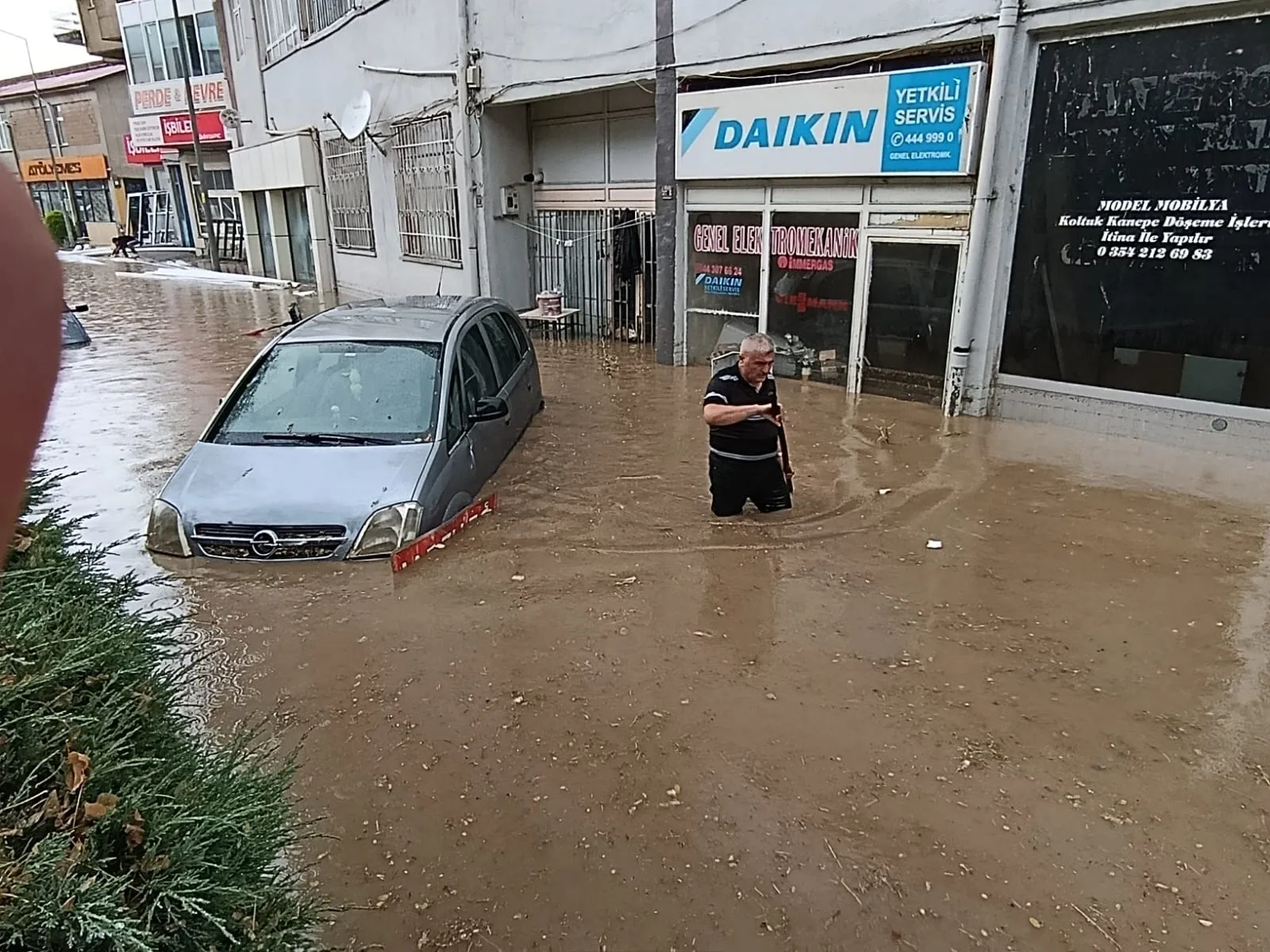 Yozgat'ta şiddetli yağış hayatı durdurdu