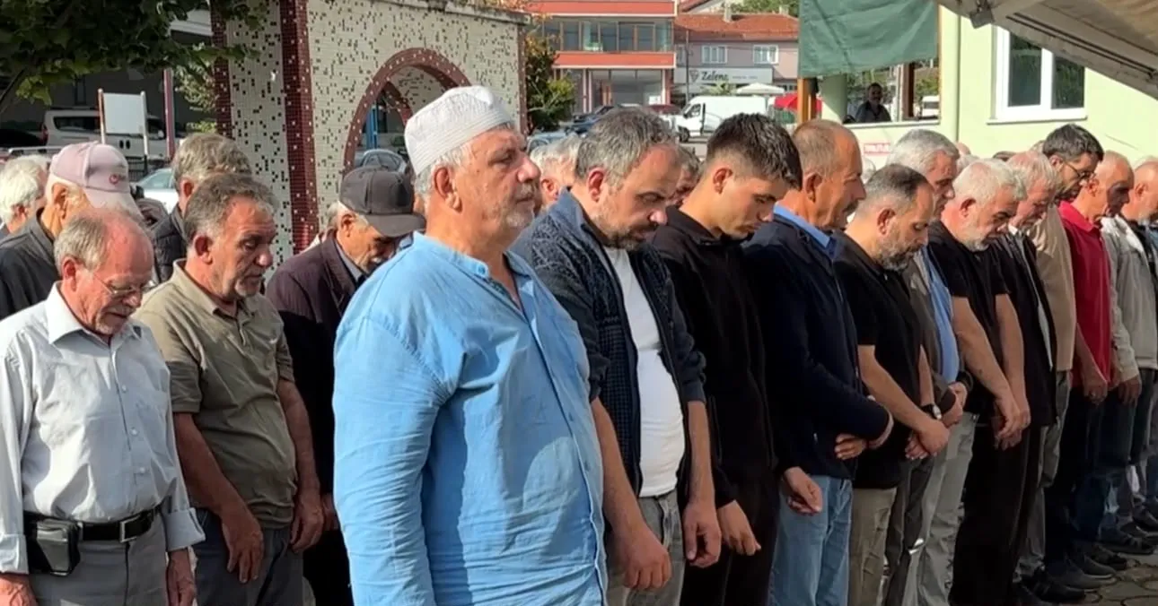 Kırklareli'de vahşetin ardından küçük Öykü annesinin yanına defnedildi