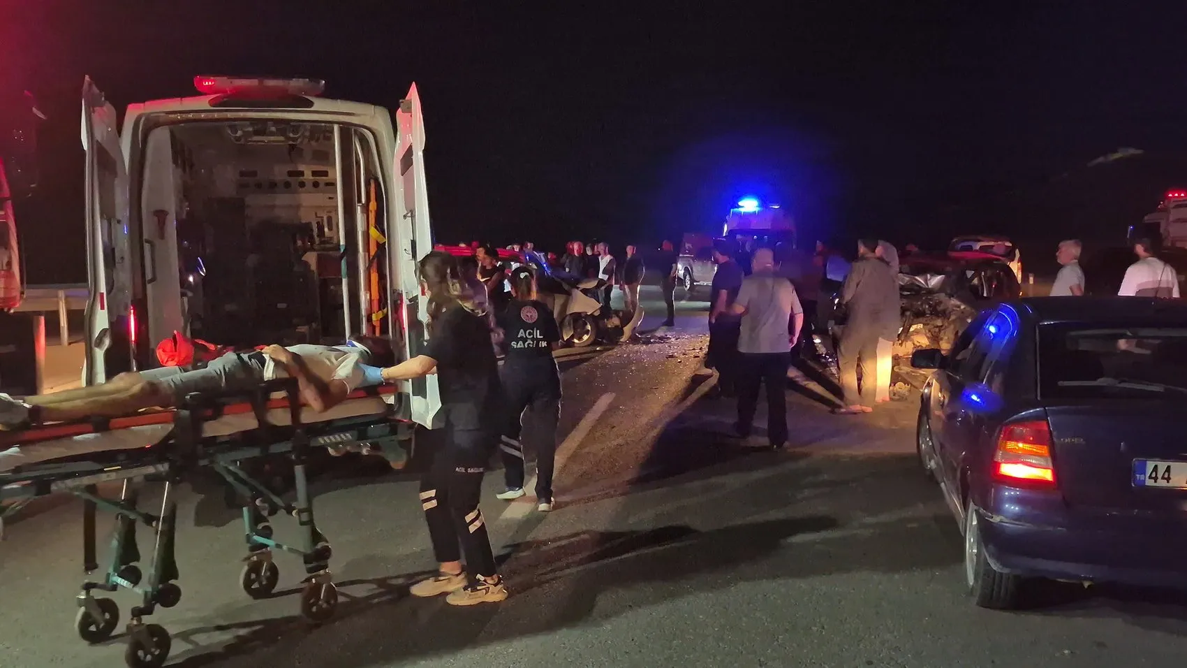 Malatya Yeşilyurt'ta iki araç çarpıştı 6 kişi hastanelik oldu