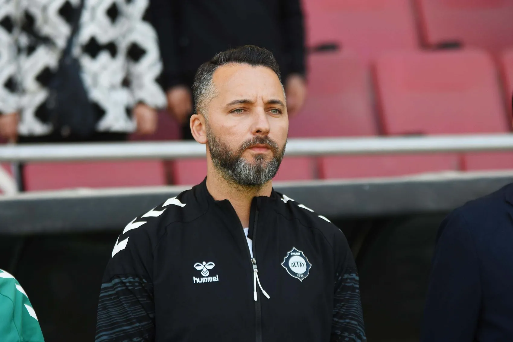 Altay'da yönetim krizi sahaya indi