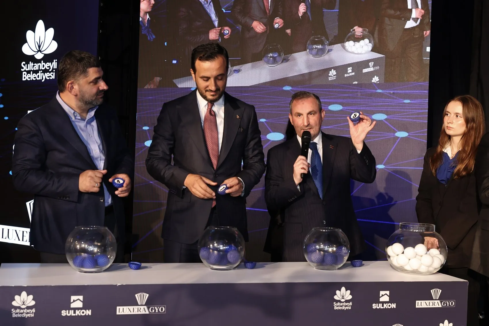 Sultanbeyli’de yeni konut sahipleri kura ile belirlendi