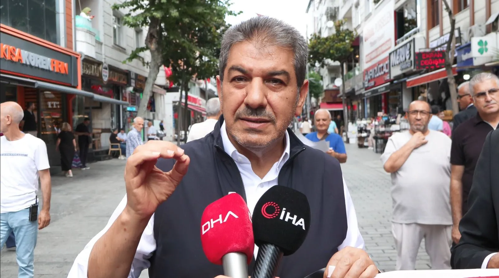 Esenler 15 Temmuz için bayraklarla donatıldı
