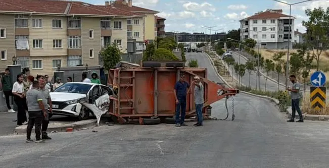Eskişehir’de yokuş aşağı kontrolden çıkan römork eğitim aracına çarptı