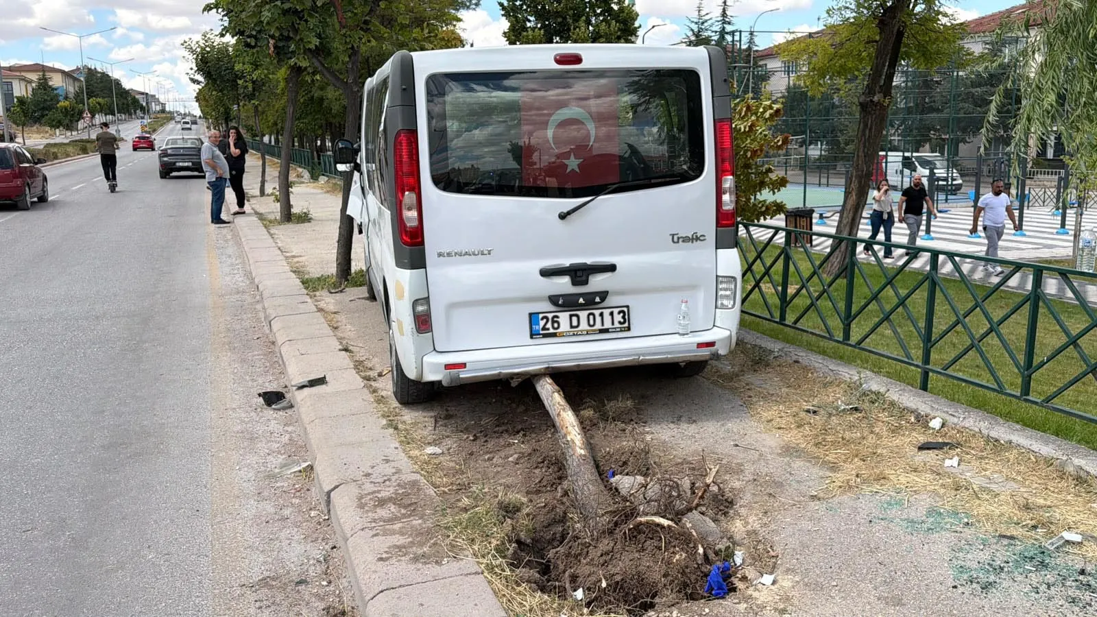 Eskişehir’de iki araç çarpıştı 8 kişi hastaneye kaldırıldı