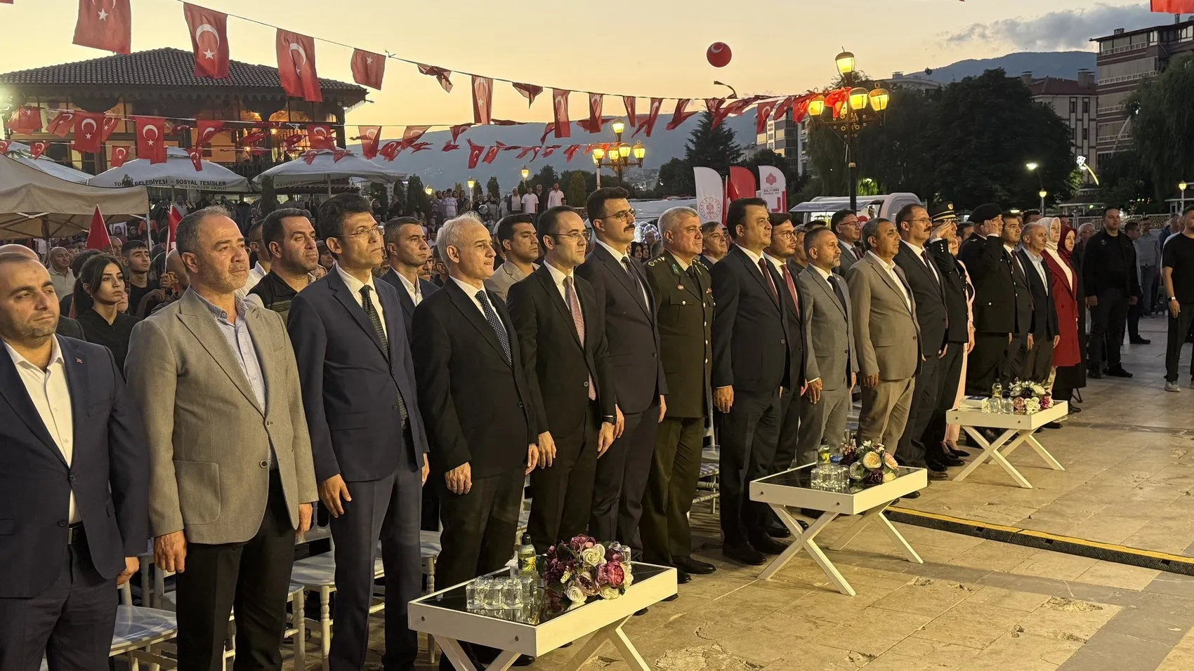 Tokatlılar 15 Temmuz demokrasi nöbetinde bir araya geldi