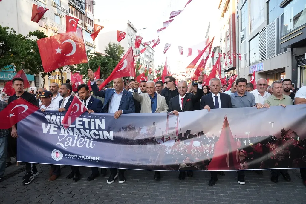 Ümraniye 15 Temmuz şehitlerini meydanda andı