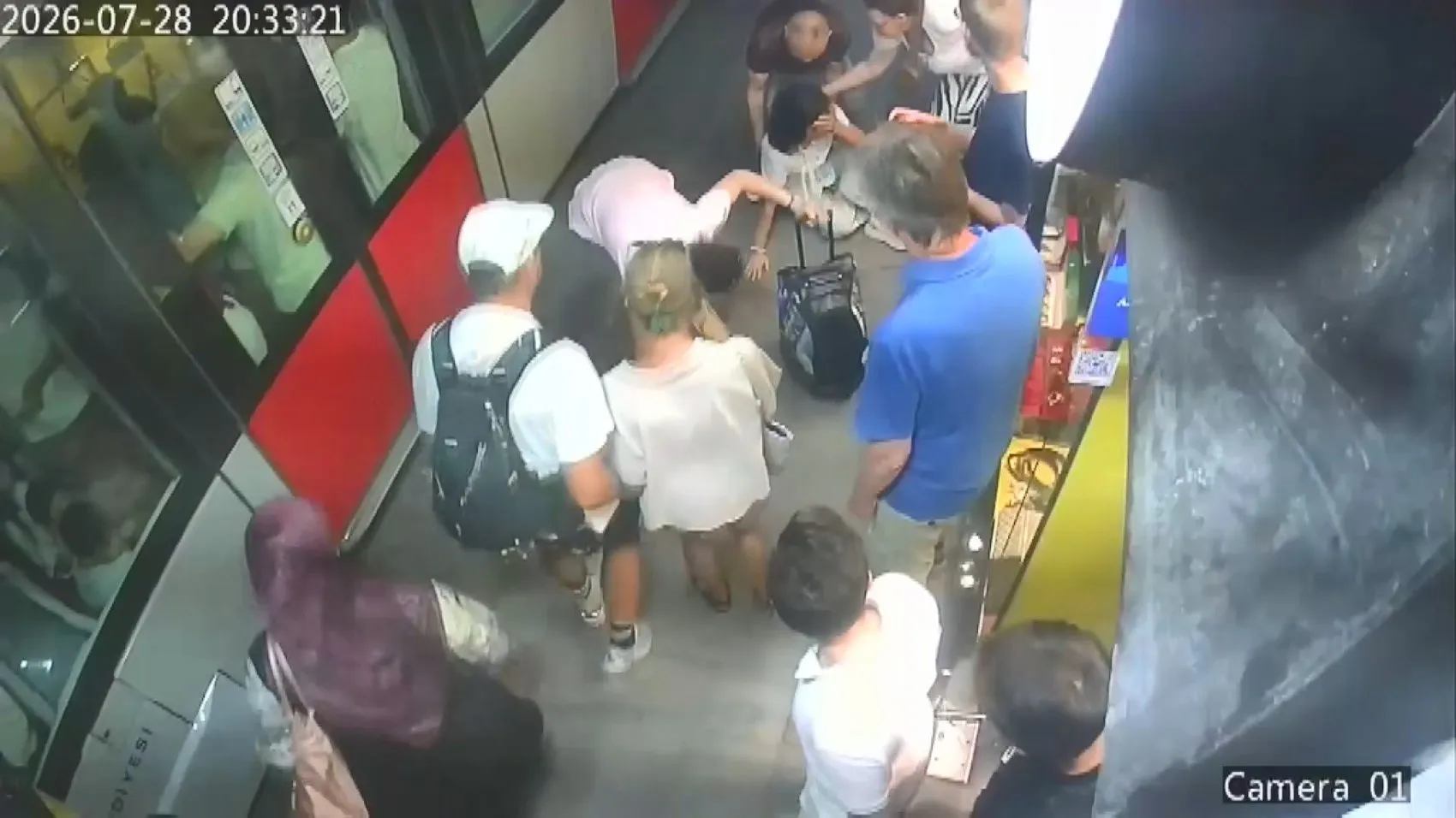 Sirkeci'de tramvay kazası Esnaf hız sınırına dikkat çekti