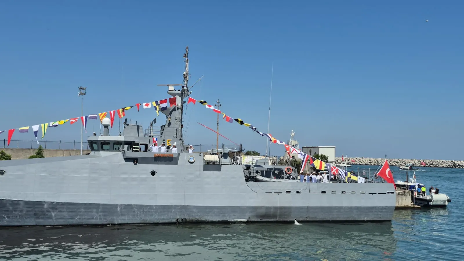 Zonguldak kıyılarında renkli deniz gösterisi