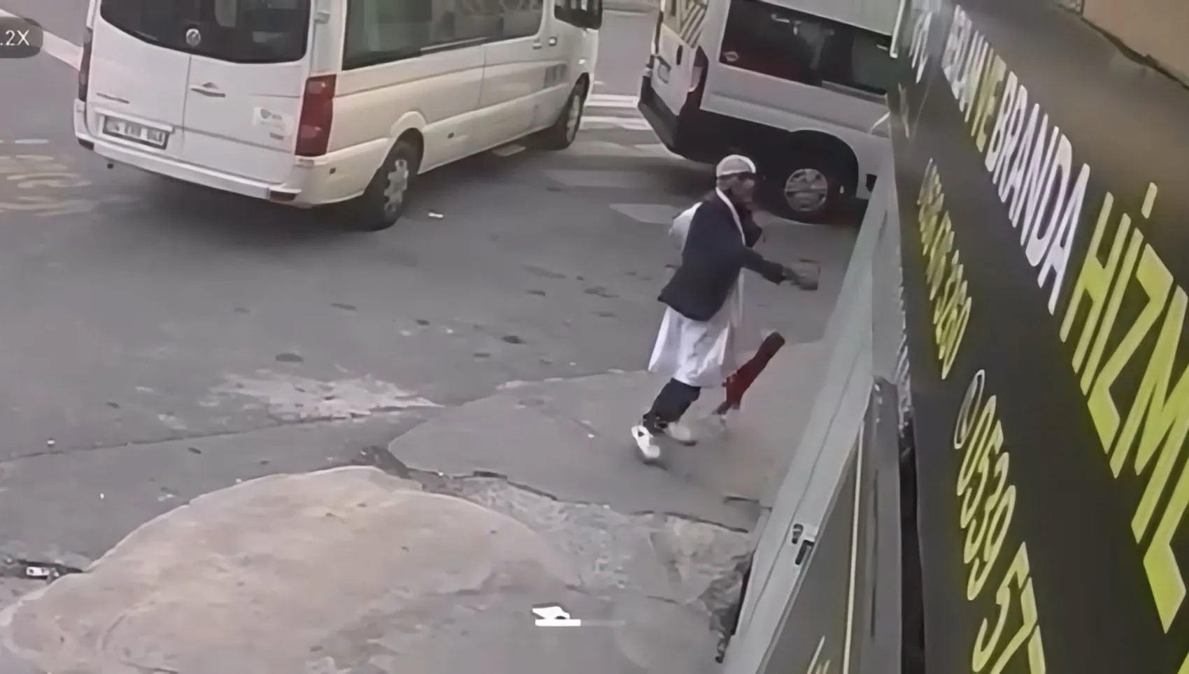 Kağıthane'de Türk bayrağını yere atan şüpheli gözaltına alındı
