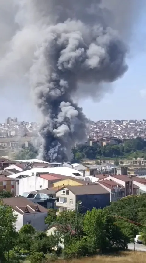 Arnavutköydeki fabrikada korkutan yangın paniği