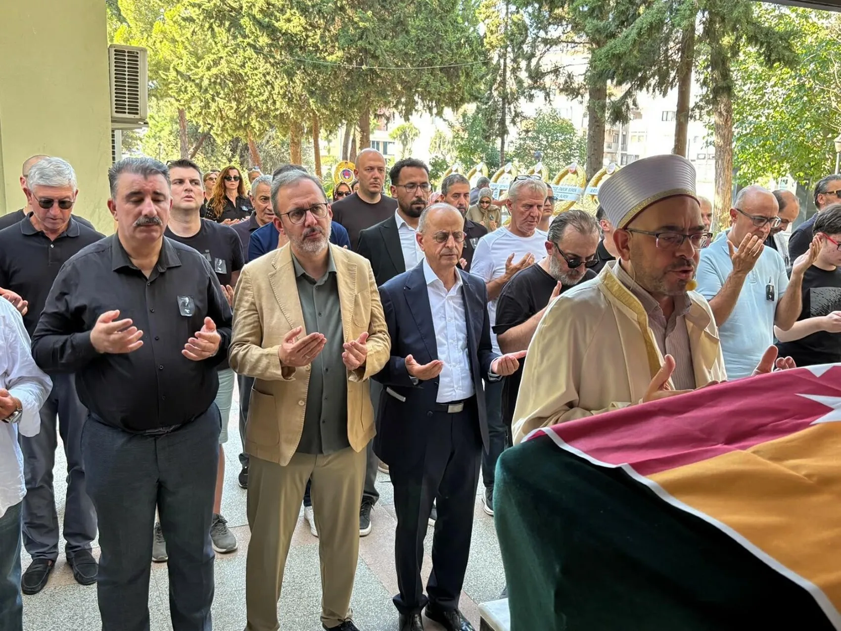 Gazeteci Aziz Üstel son yolculuğuna uğurlandı