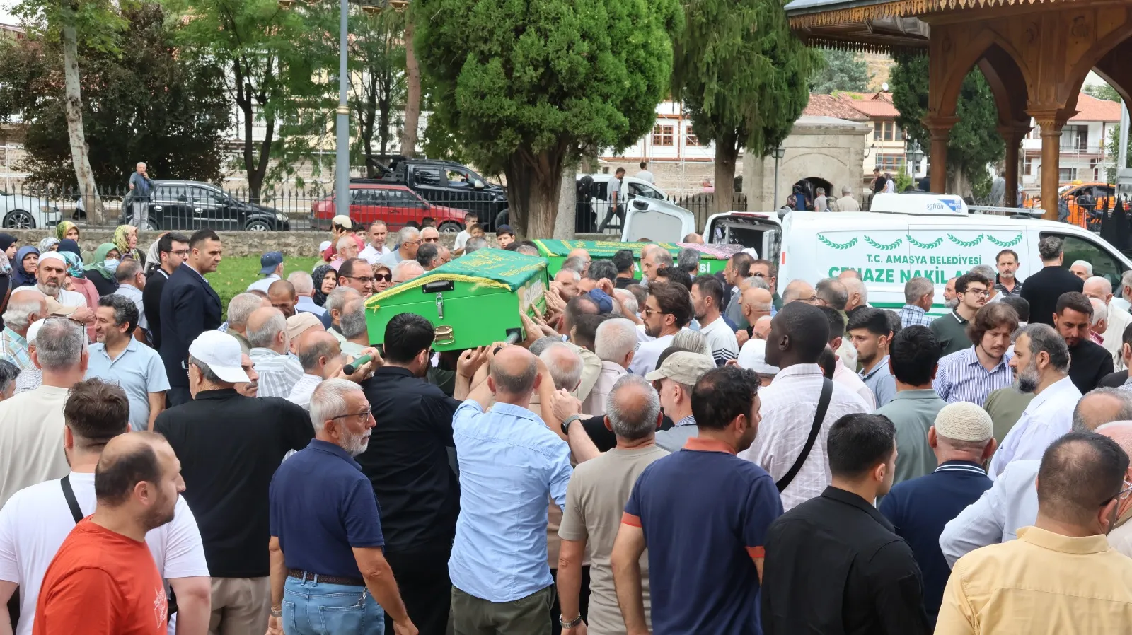 Birbirinden habersiz aynı gün veda ettiler