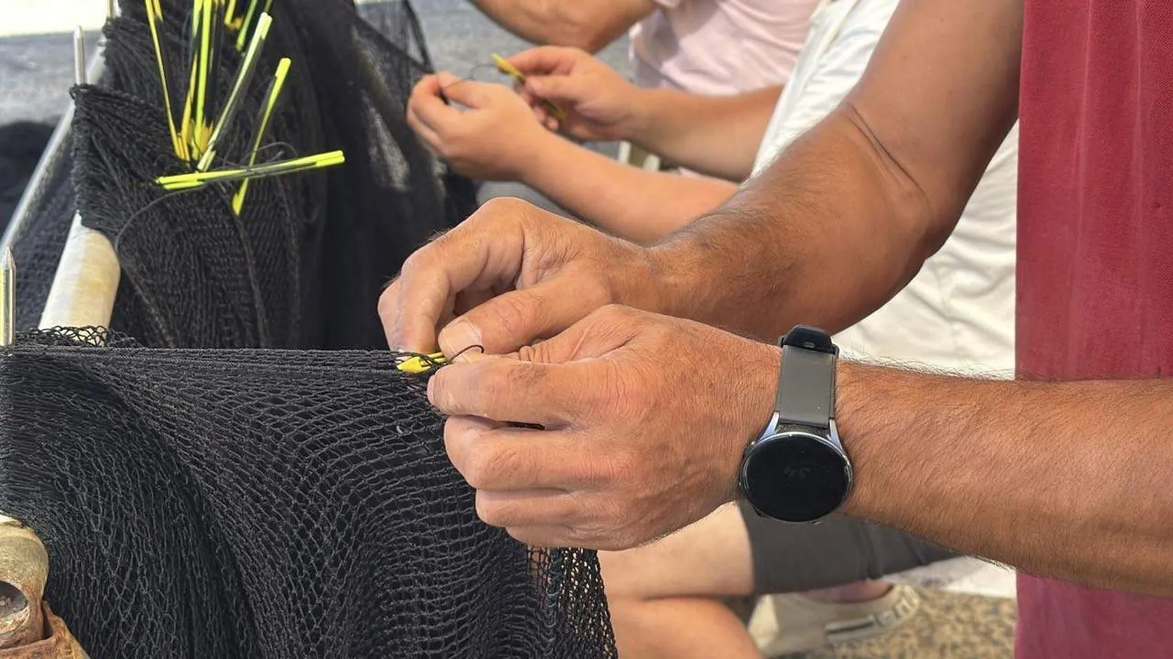 Tekirdağlı balıkçılar ağlarını onarıyor Bu sezon palamut bereketi kapıda