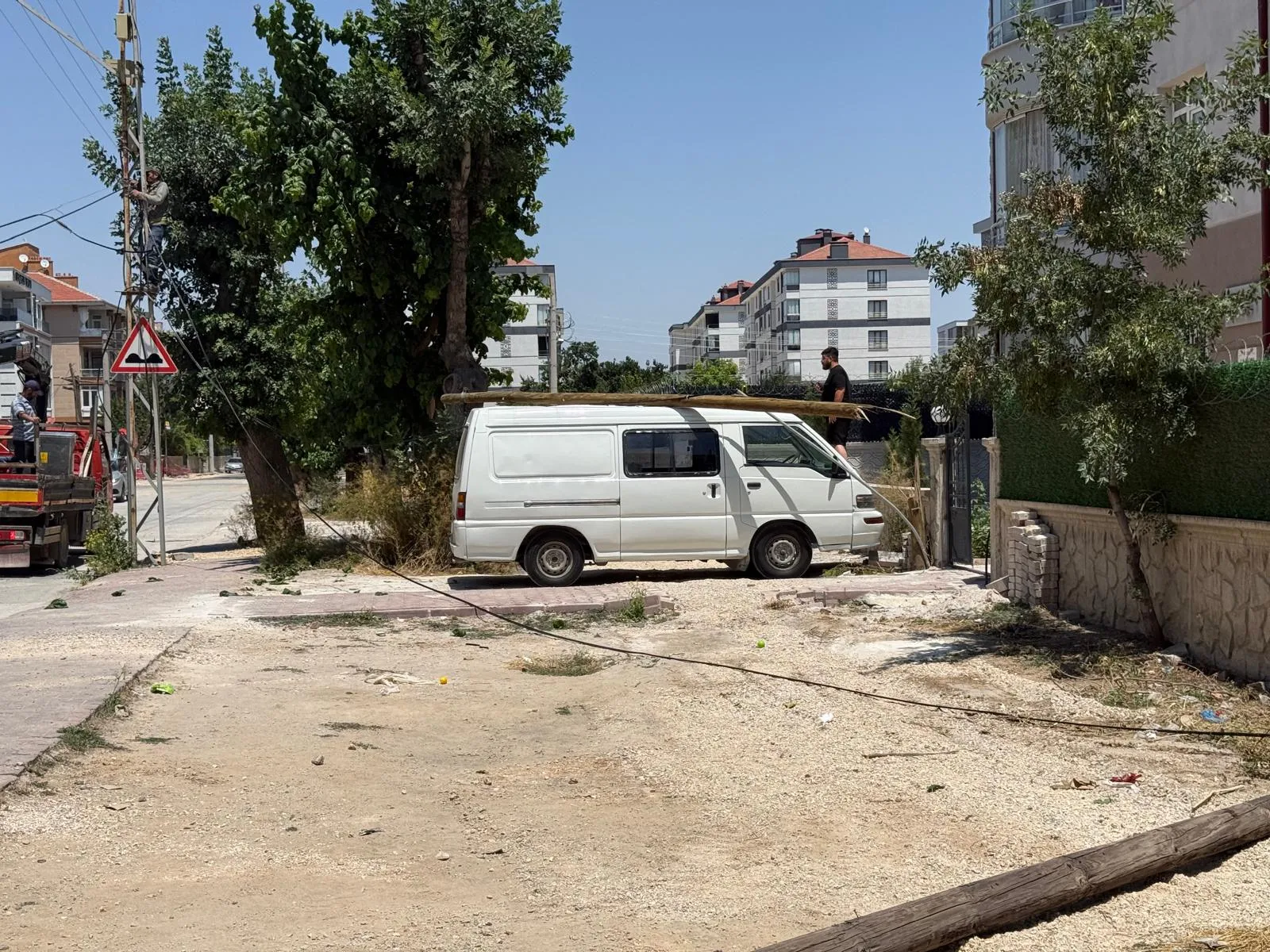 Konya’da hatalı vinç kullanımı trafiği birbirine kattı