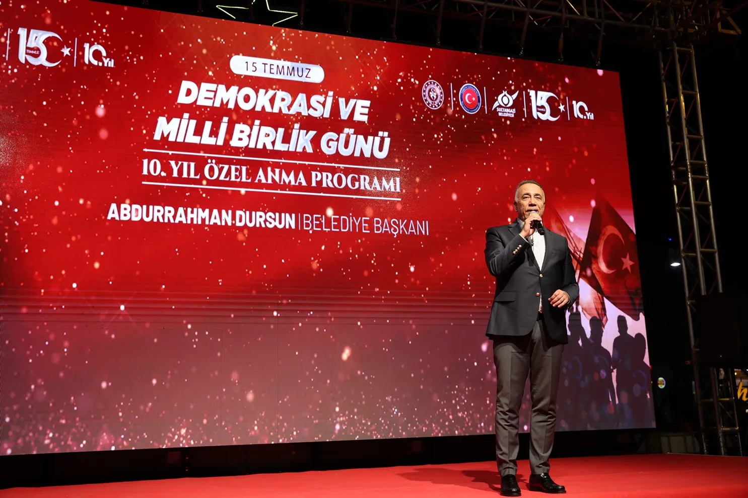 Sultangazi 15 Temmuz şehitlerini meydanlarda andı