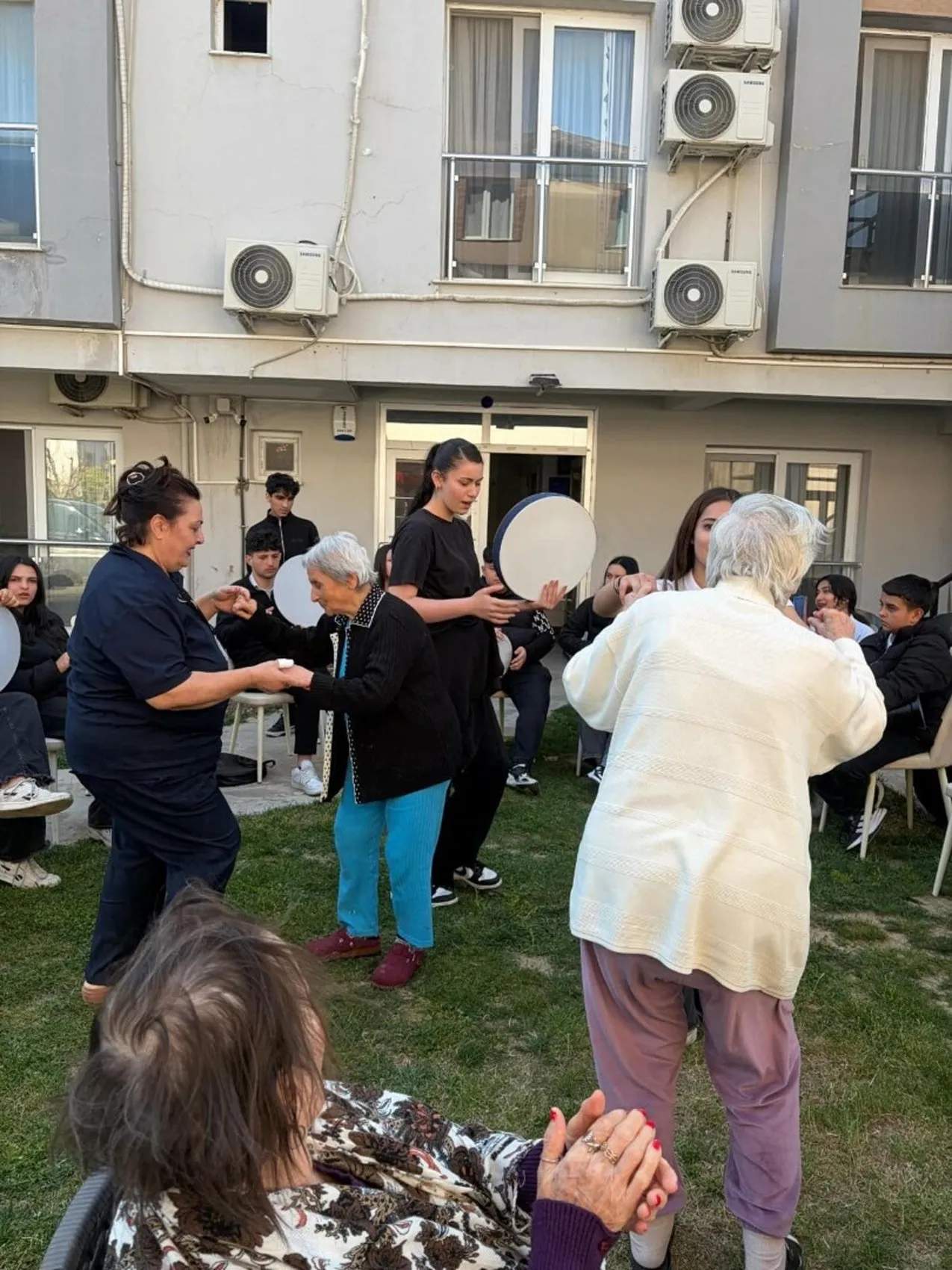 İzmirli öğretmenin ritimli çevre dersi dünya birincisi oldu