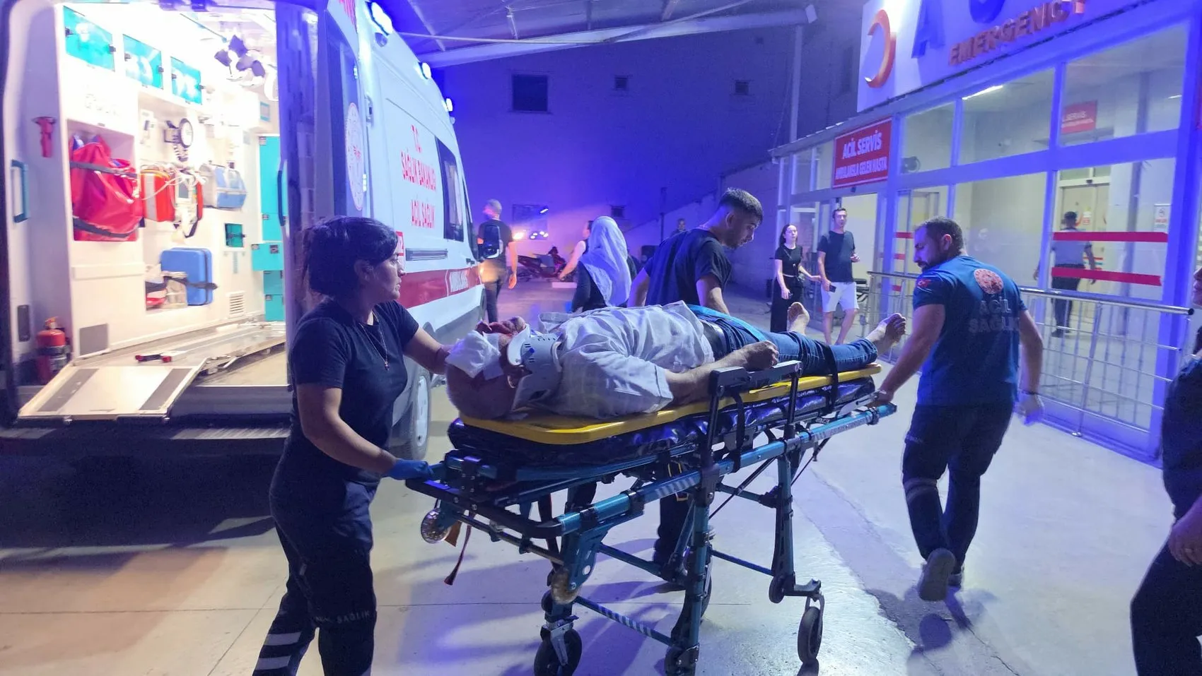 Adana Kozan'da üç araç birbirine girdi