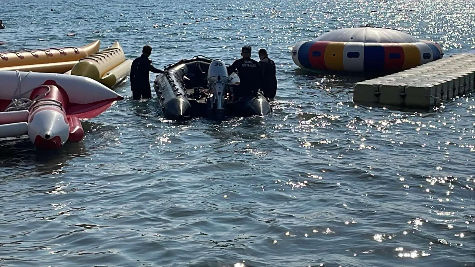 Denize girip kaybolduğu sanılan adam sahilde yürürken bulundu