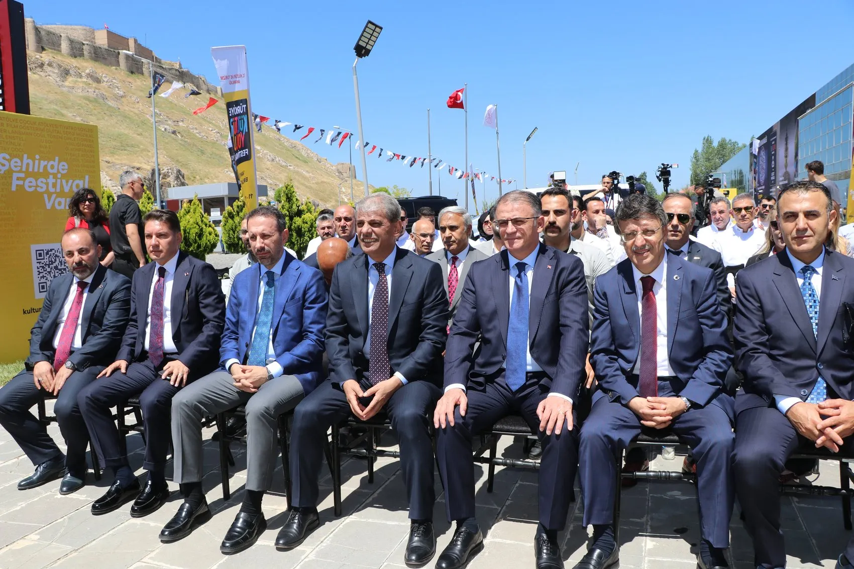 Van’da Dokuz Günlük Kültür ve Sanat Şöleni Başladı