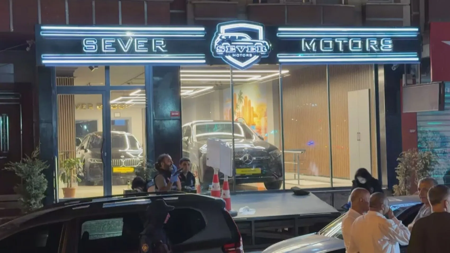 Eyüpsultan’da oto galeriye motosikletli saldırı