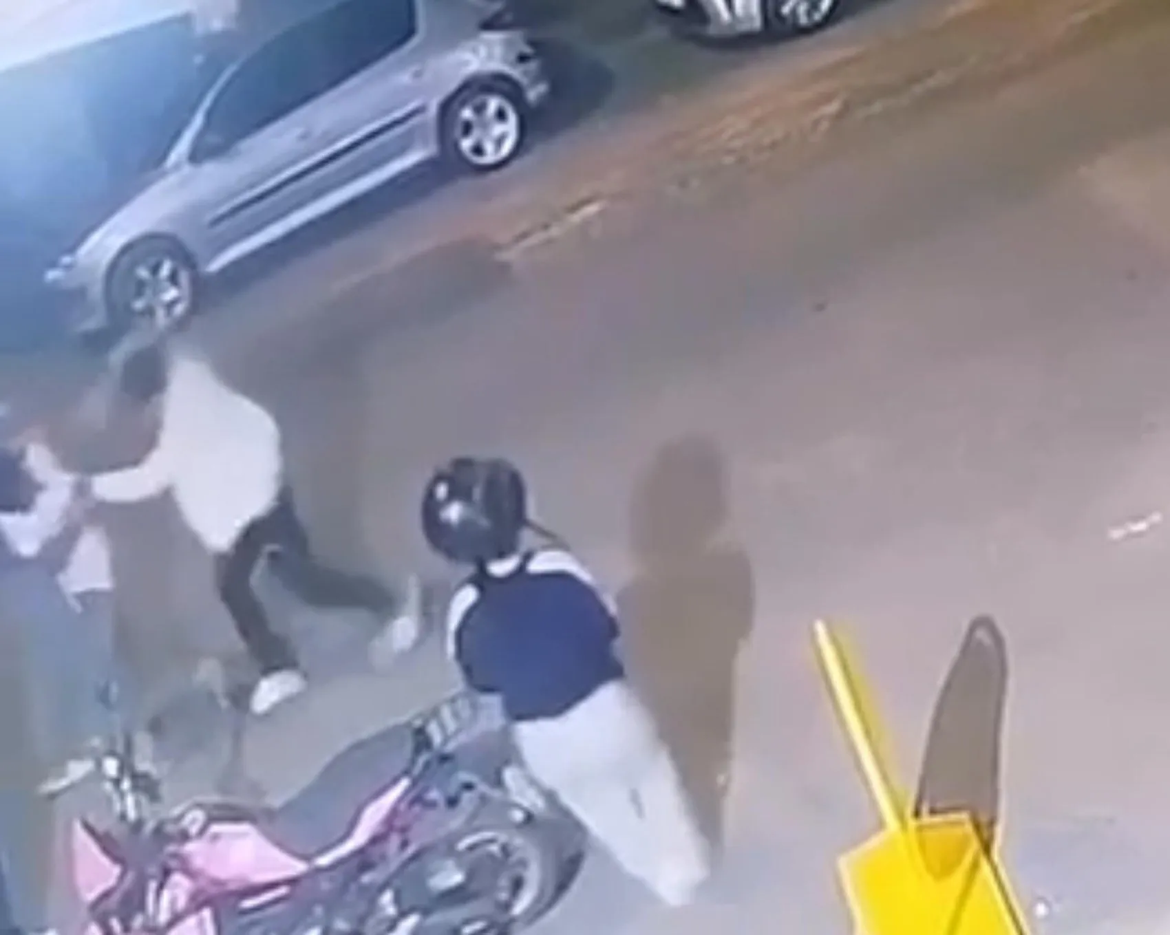 Çorlu sokaklarında bıçaklı kavga kameraya yansıdı