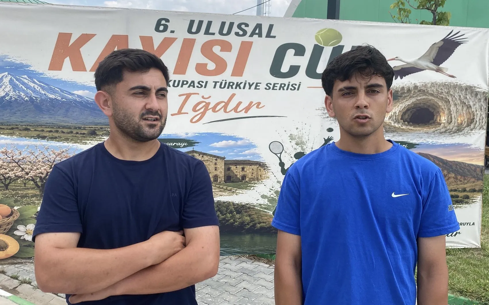 Iğdır’da tenis kortlarında kayısı molası