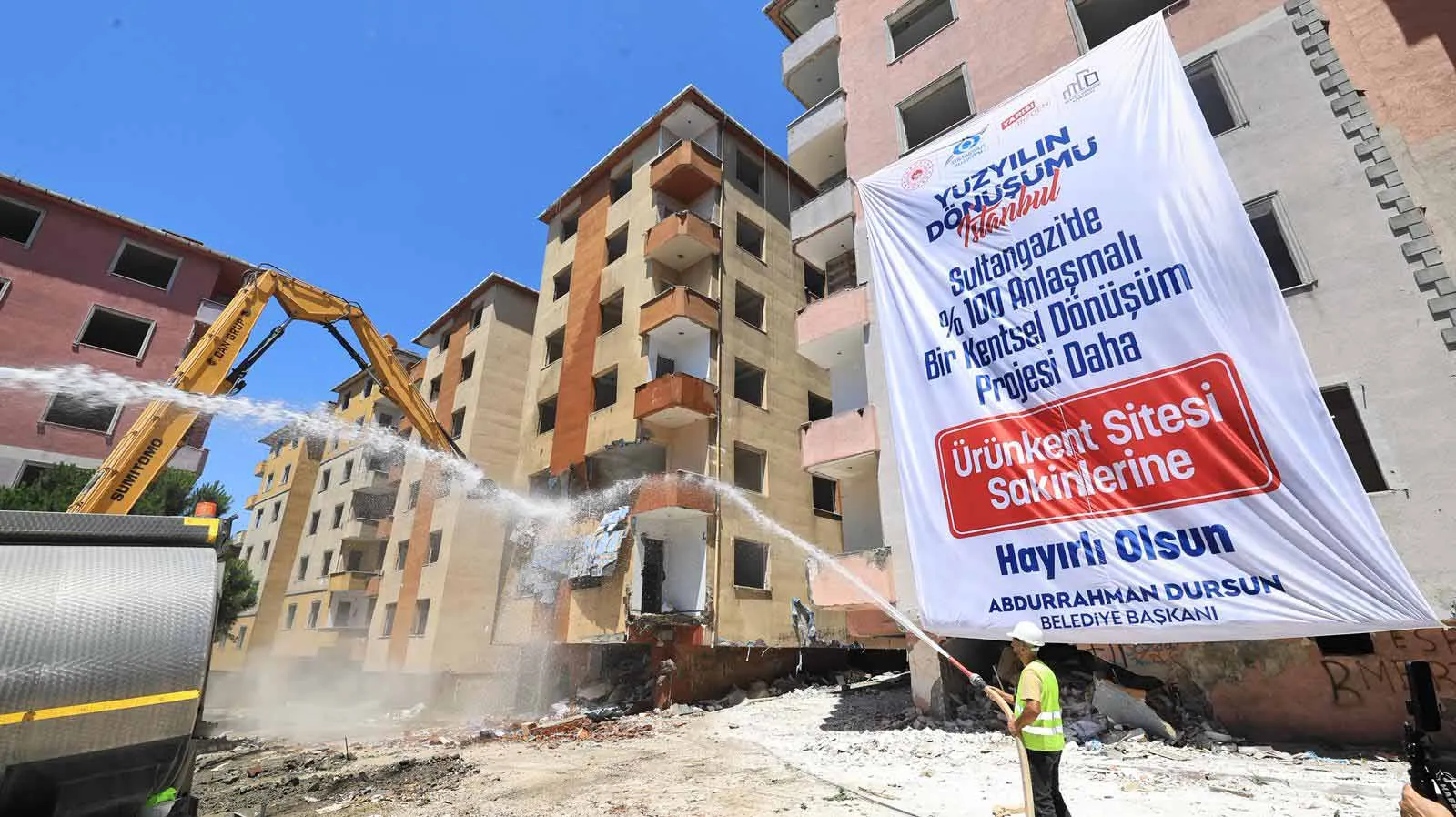 Sultangazi’de eski binalar yıkılıp depreme dayanıklı evler yapılıyor