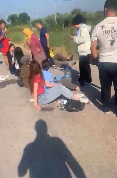 Bursa Gemlik'te işçi servisi devrildi 15 kişi hastaneye kaldırıldı