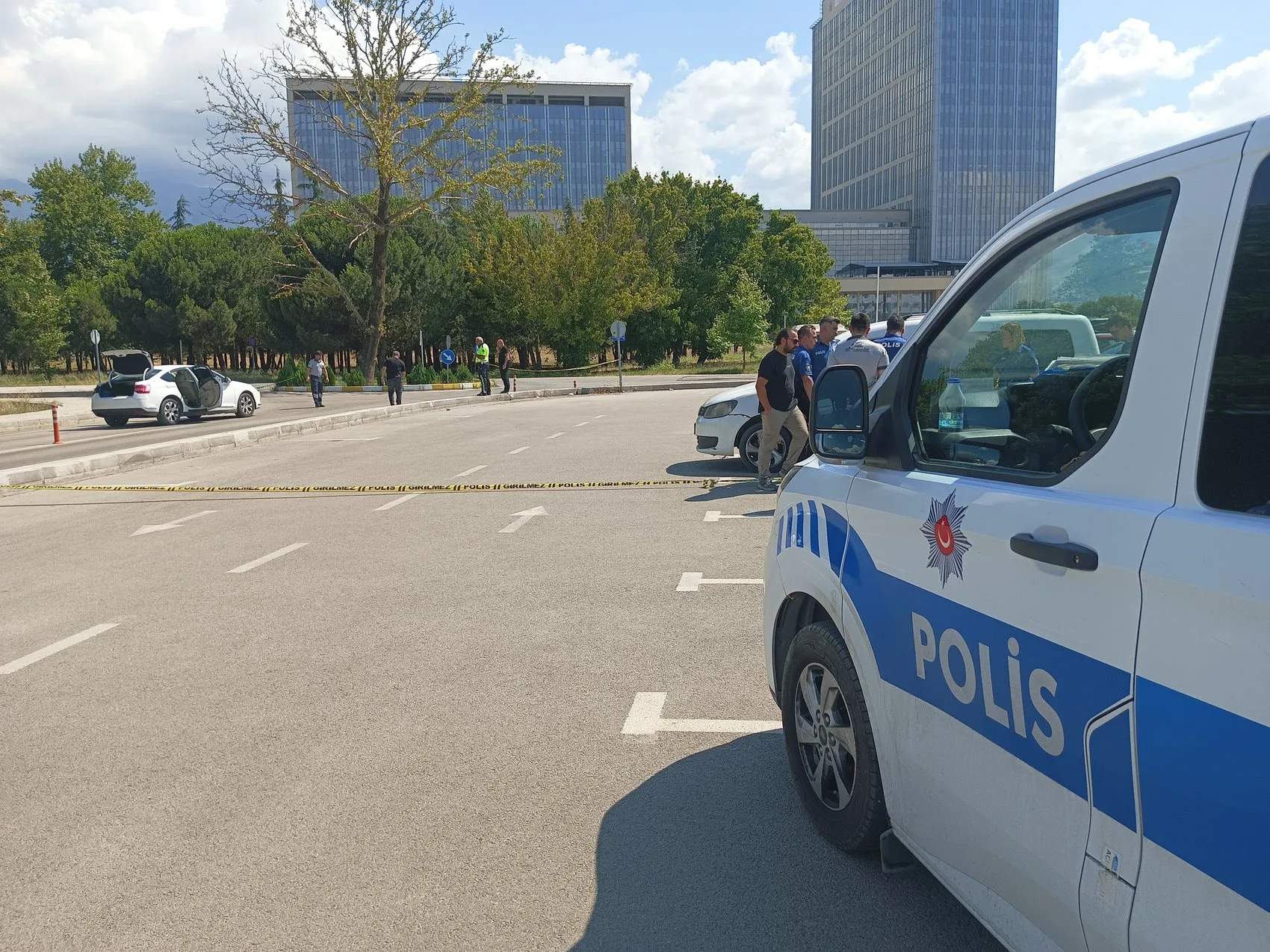 Bursa Adliyesi otoparkında boşanma davası kavgası silahlı çatışmaya dönüştü
