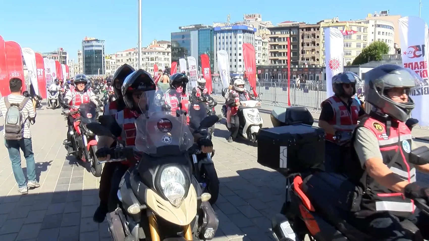 15 Temmuz anısına Taksim'de pedallar darbe girişimine karşı döndü
