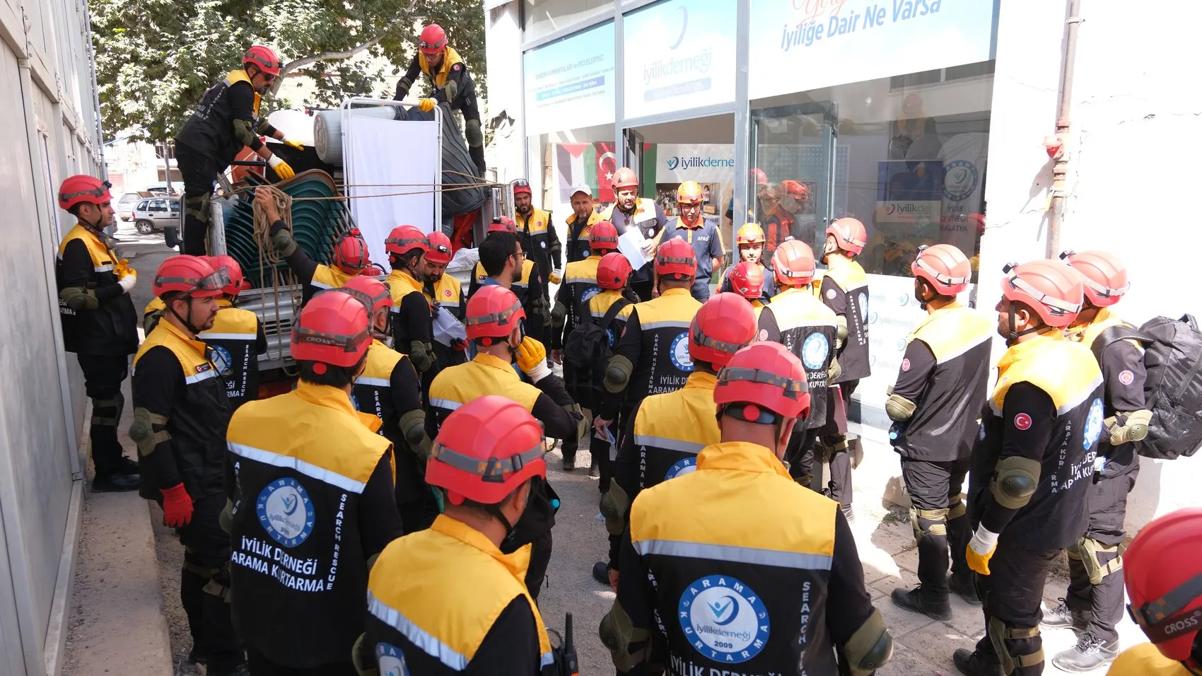 İyilik Derneği arama kurtarma ekibini Anadolu'ya genişletti