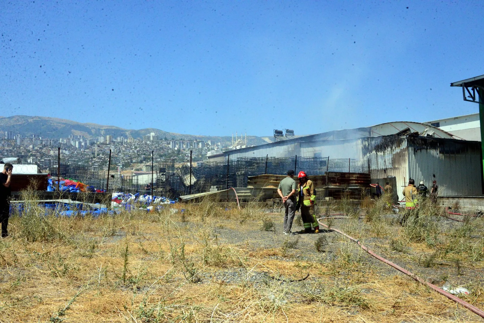 Kahramanmaraş'ta plastik fabrikasını alevler sardı