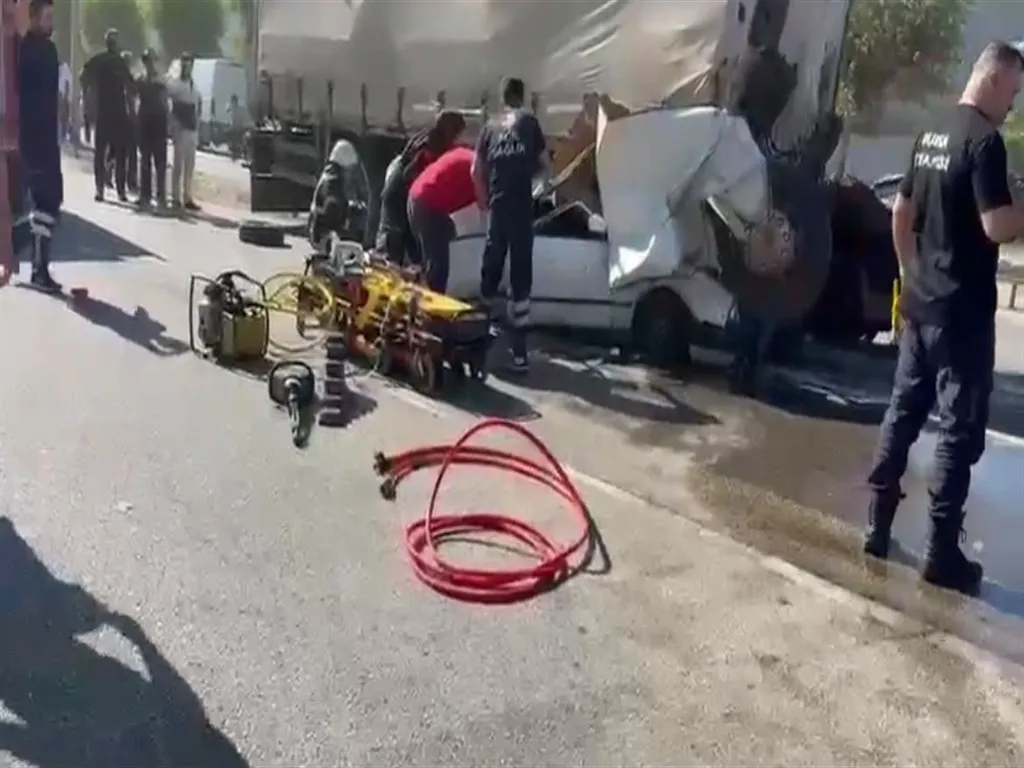 Bursa'da freni boşalan kamyonun sürüklediği sürücü hayatını kaybetti