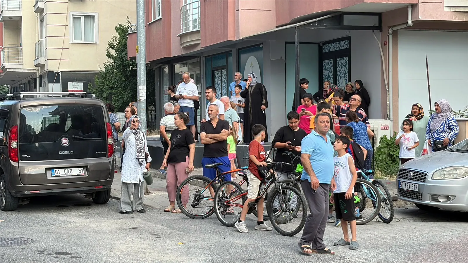 Çorlu'da apartman yangını panik yarattı