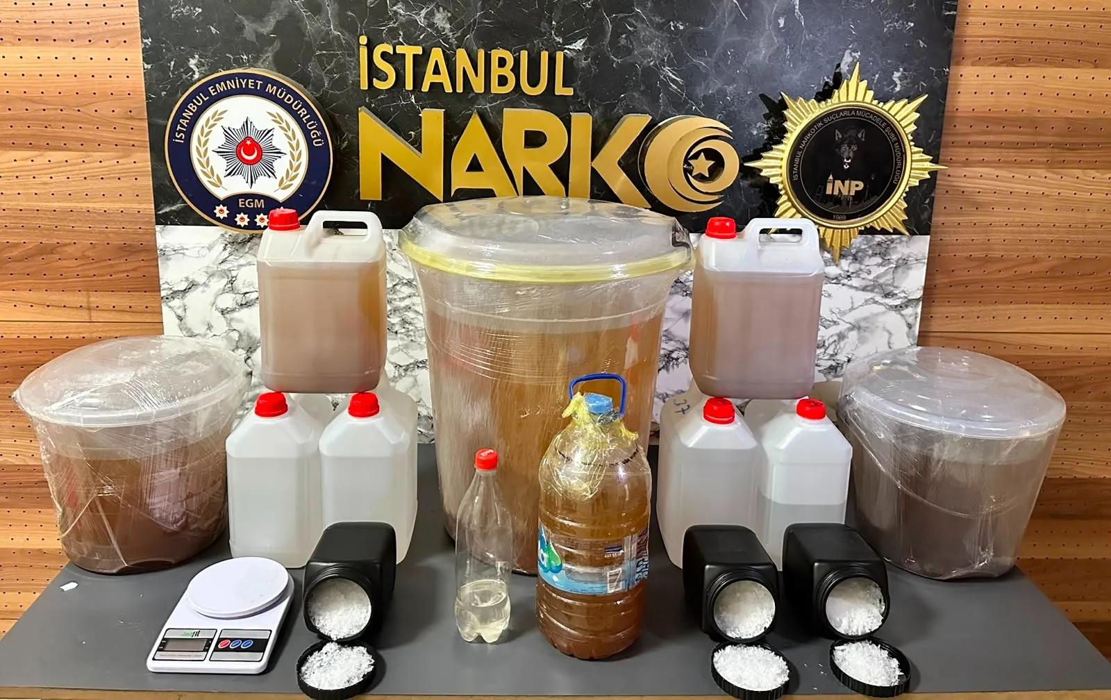 Büyükçekmece'de dev uyuşturucu imalathanesi çökertildi