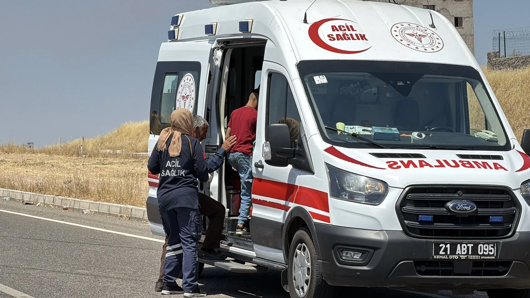 Diyarbakır'da öğrenci servisi kaza yaptı 19 kişi hastaneye kaldırıldı