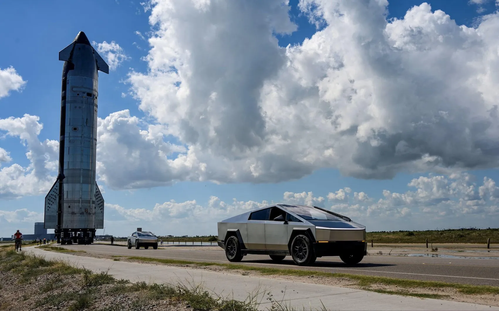 Tesla ve SpaceX birleşecek mi? Musk'tan dikkat çeken açıklama