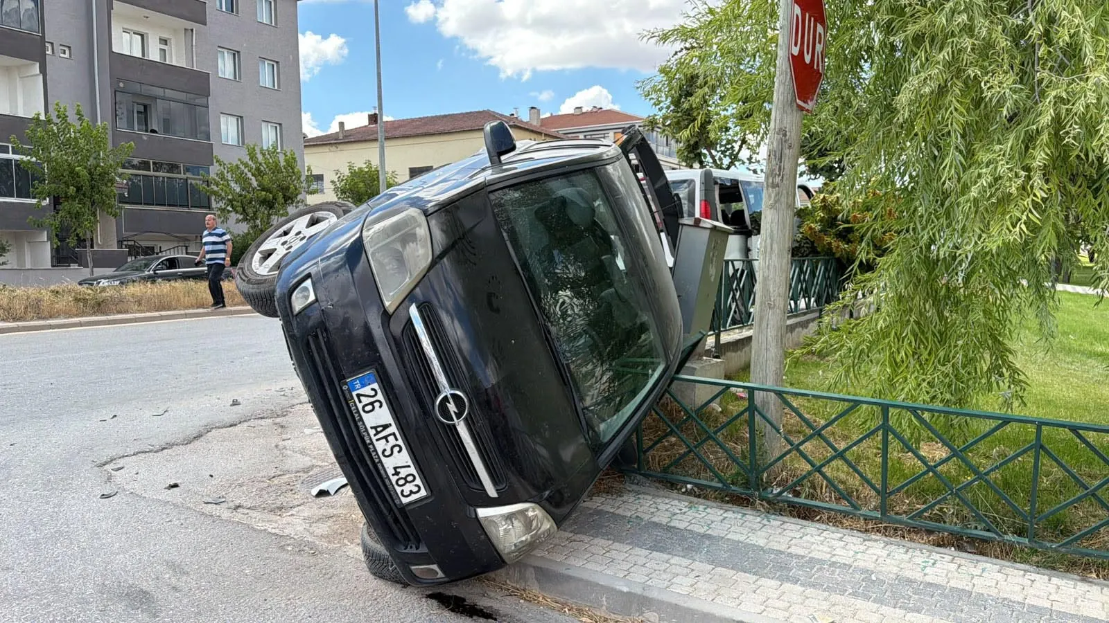 Eskişehir’de iki araç çarpıştı 8 kişi hastaneye kaldırıldı