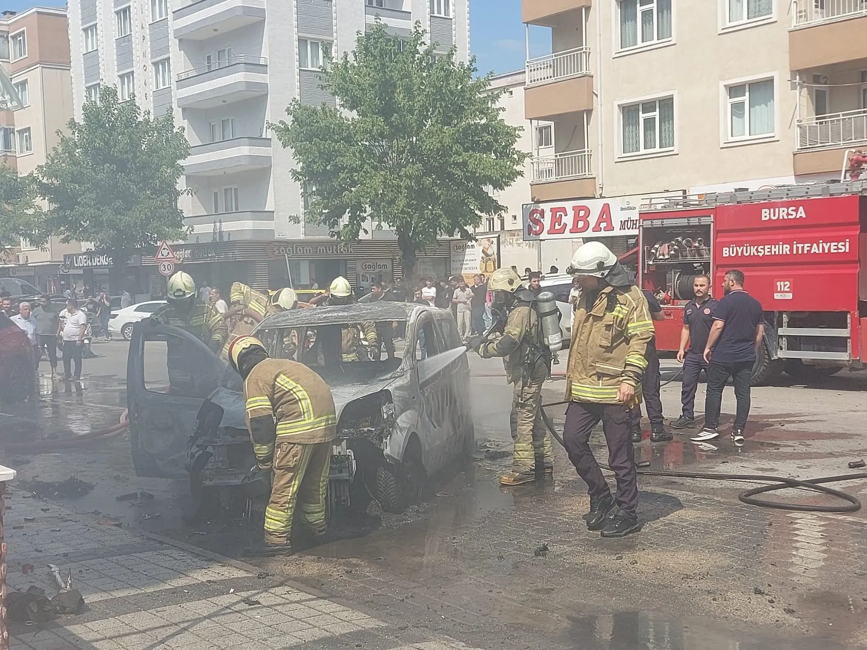Bursa İnegöl'de çakmak dolu araçtan gelen patlama sesleri herkesi korkuttu