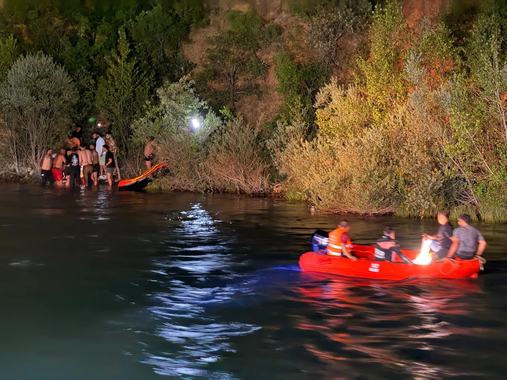 Munzur Nehri kenarında korkutan kaza