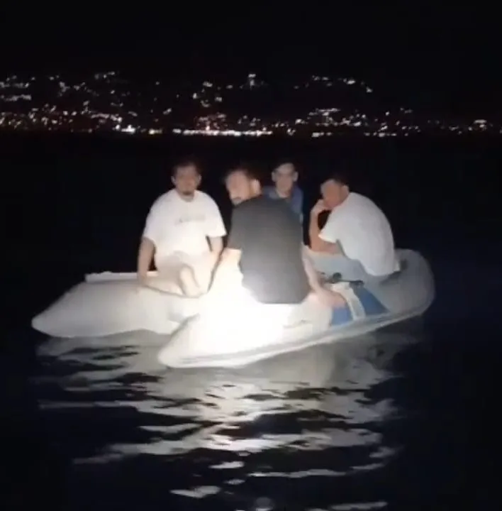 Sapanca Gölü'nde aniden bastıran fırtına 35 kişiyi gölün ortasında bıraktı