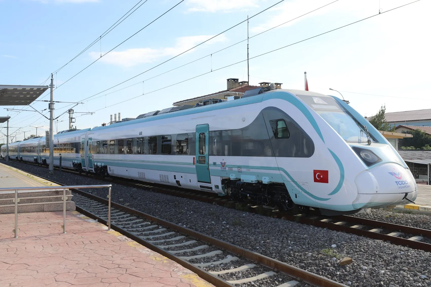 Yerli elektrikli trenler artık Edirne hattında seferlerine başlıyor