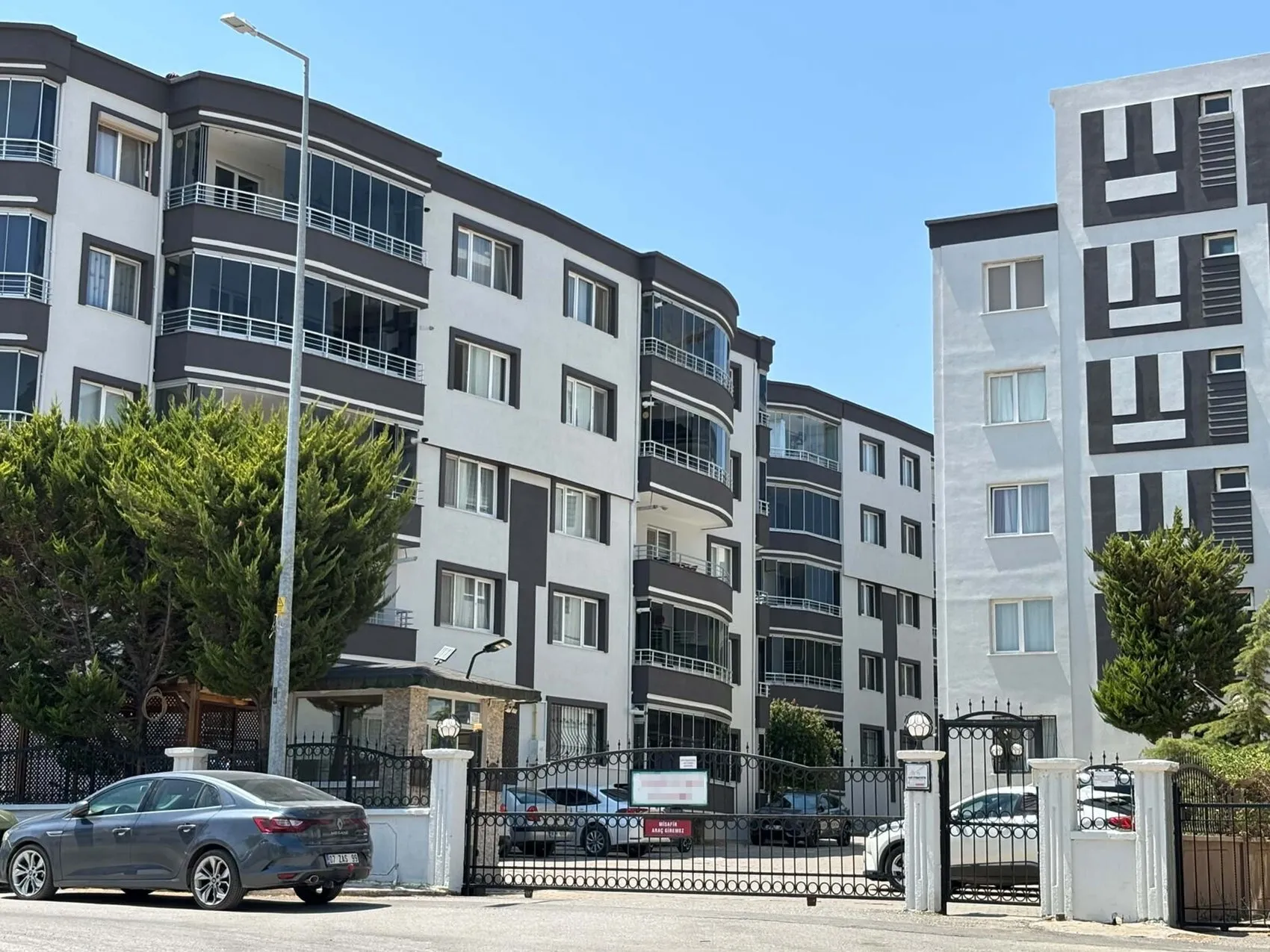 İzmir'de otomatik kapı dehşeti 11 yaşındaki çocuğun kolunu kırdı