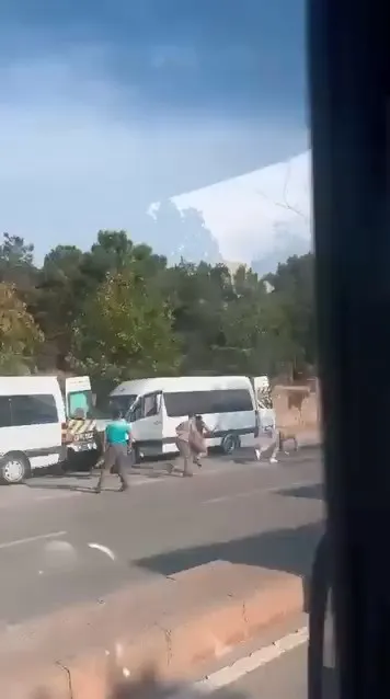 Gebze trafiğinde sopalı saldırı kamerada