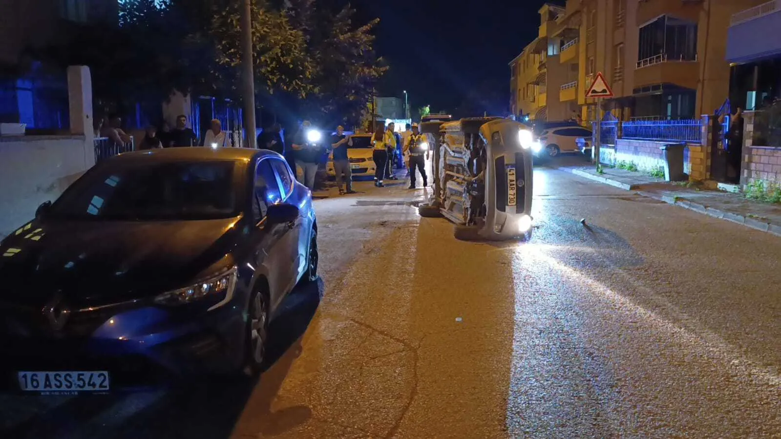 İnegöl'de kaza yaptıktan sonra aracını bırakıp kaçtı