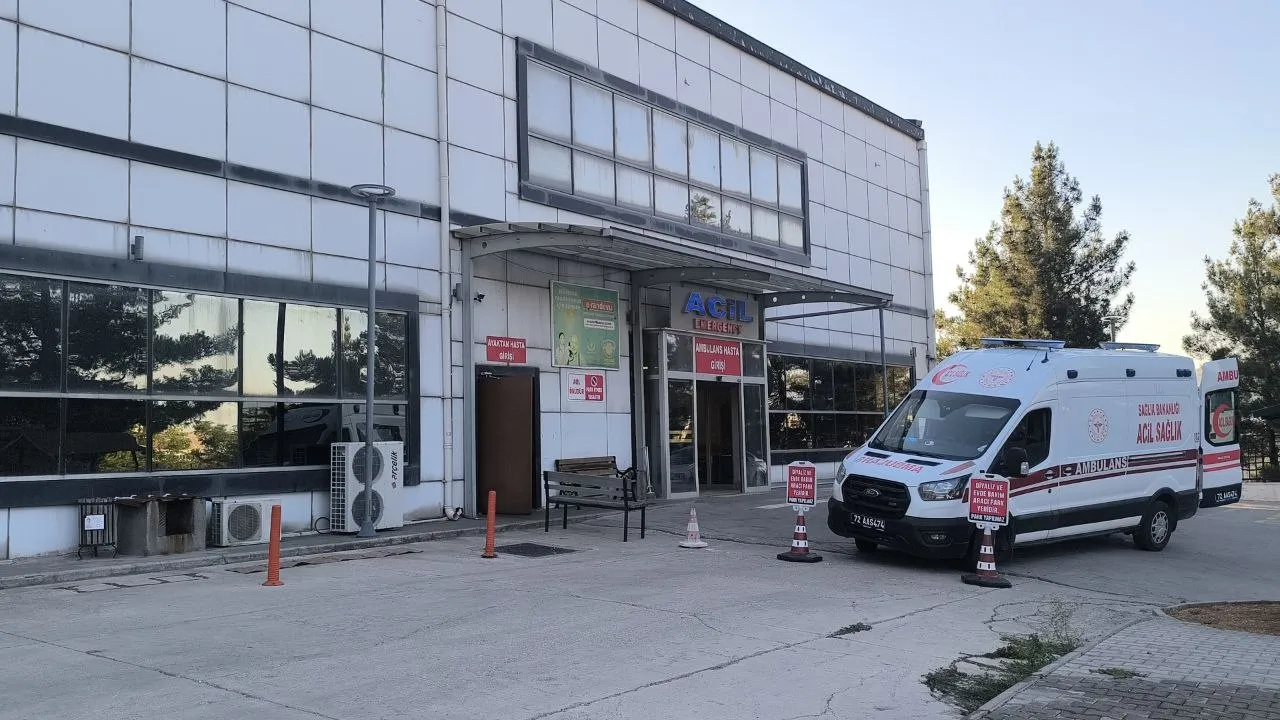 Batman'da inşaat faciası İskele çöktü 3 işçi düştü